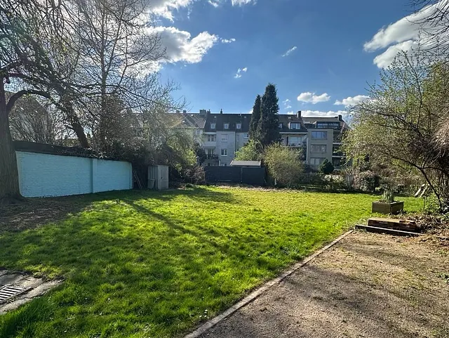 Unser Garten ist die grüne Seele des Hinterhofs; Foto: evdus