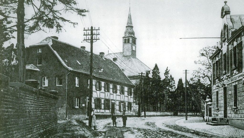 Urdenbacher Dorfstraße 13; Foto: Christoph Wylezol