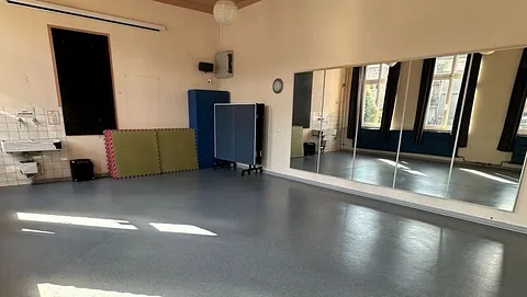 Tanzraum Jugendzentrum im Hinterhof; Foto: evdus