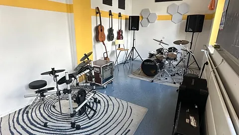 Proberaum im Jugendzentrum am Hinterhof; Foto: pixabay