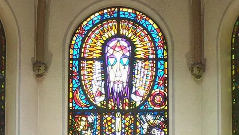 Neues Fenster in der Friedenskirche; Foto: Gemeinde