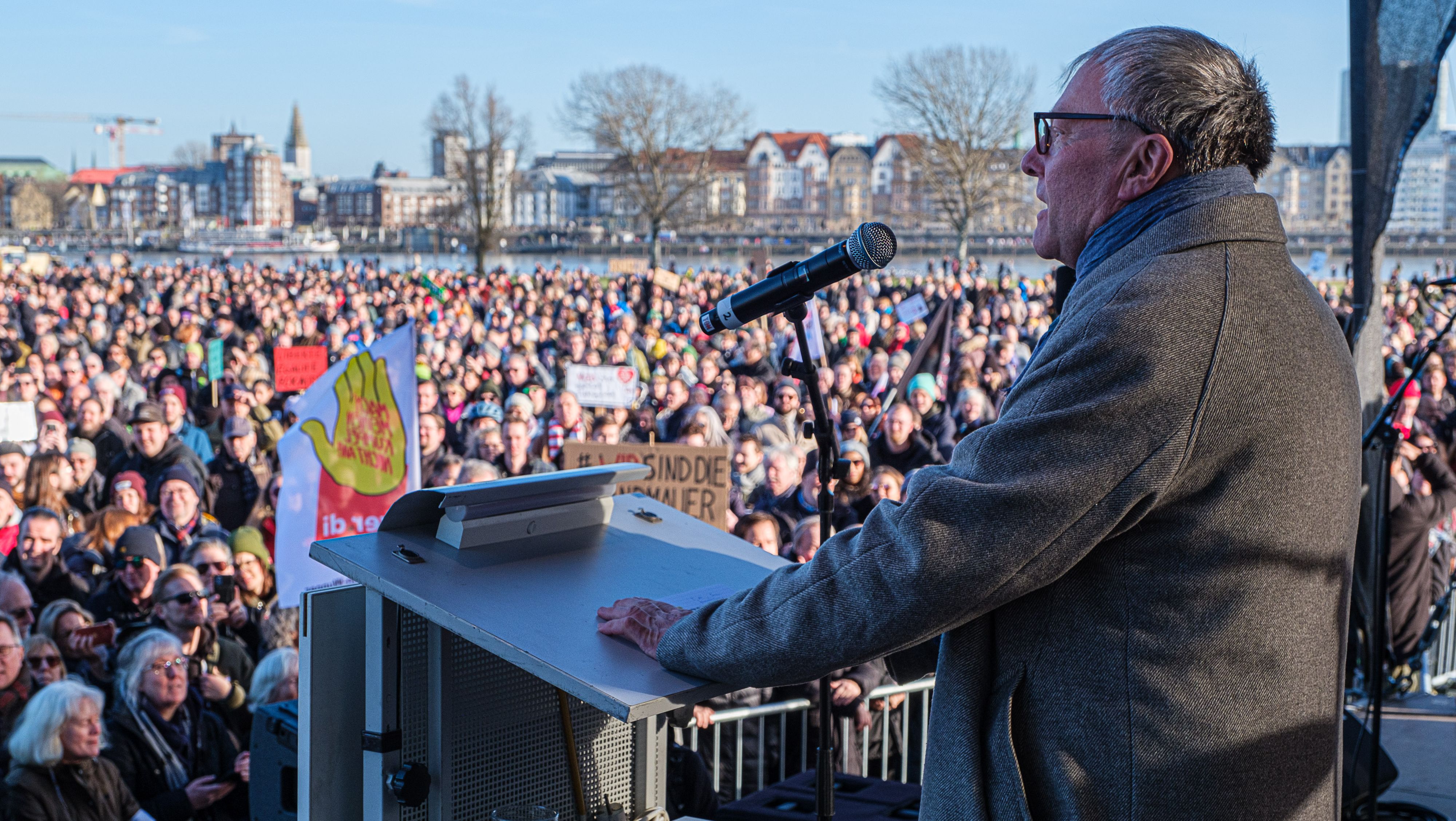 Heinrich Fucks bei einer Demo gegen Rechts in Düsseldorf; Foto: evdus