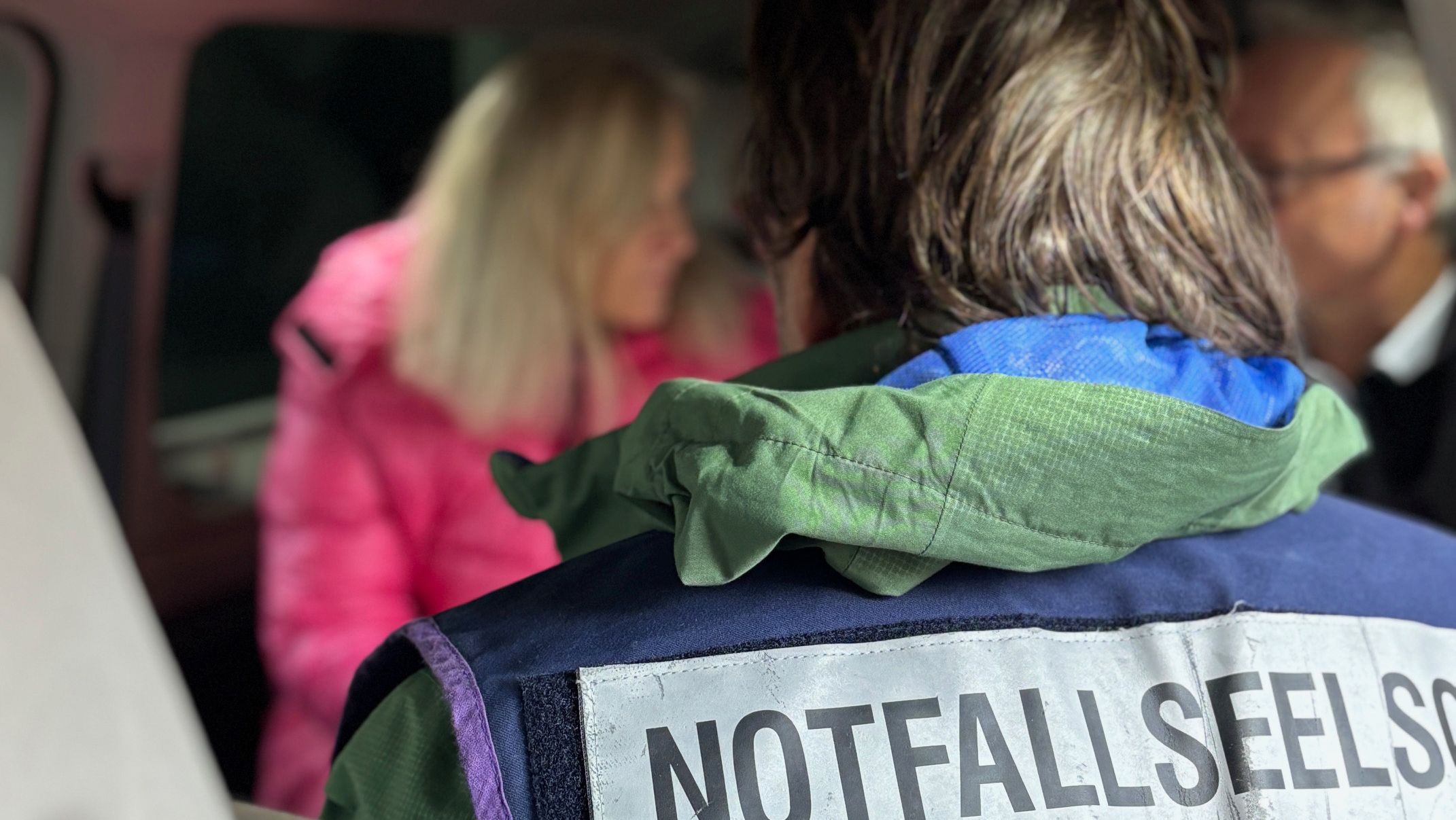 Notfallseelsorger bei einem Einsatz; Quelle: evdus