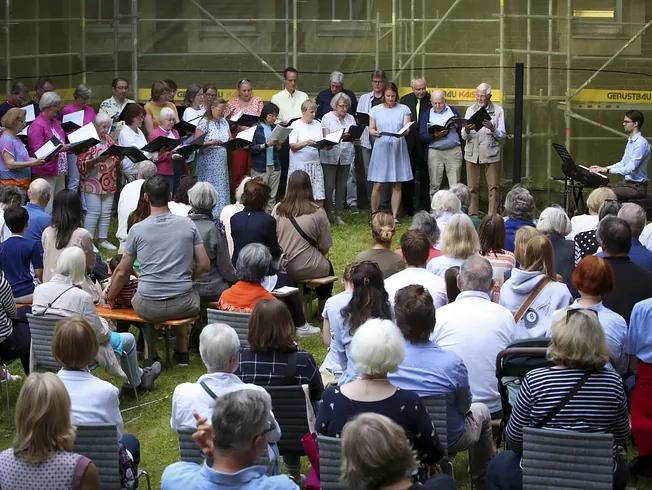 Gut besuchtes Gartenkonzert; Foto: Iris Pukschitz