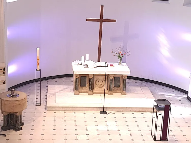 Altarraum in der Schlosskirche; Foto: evdus