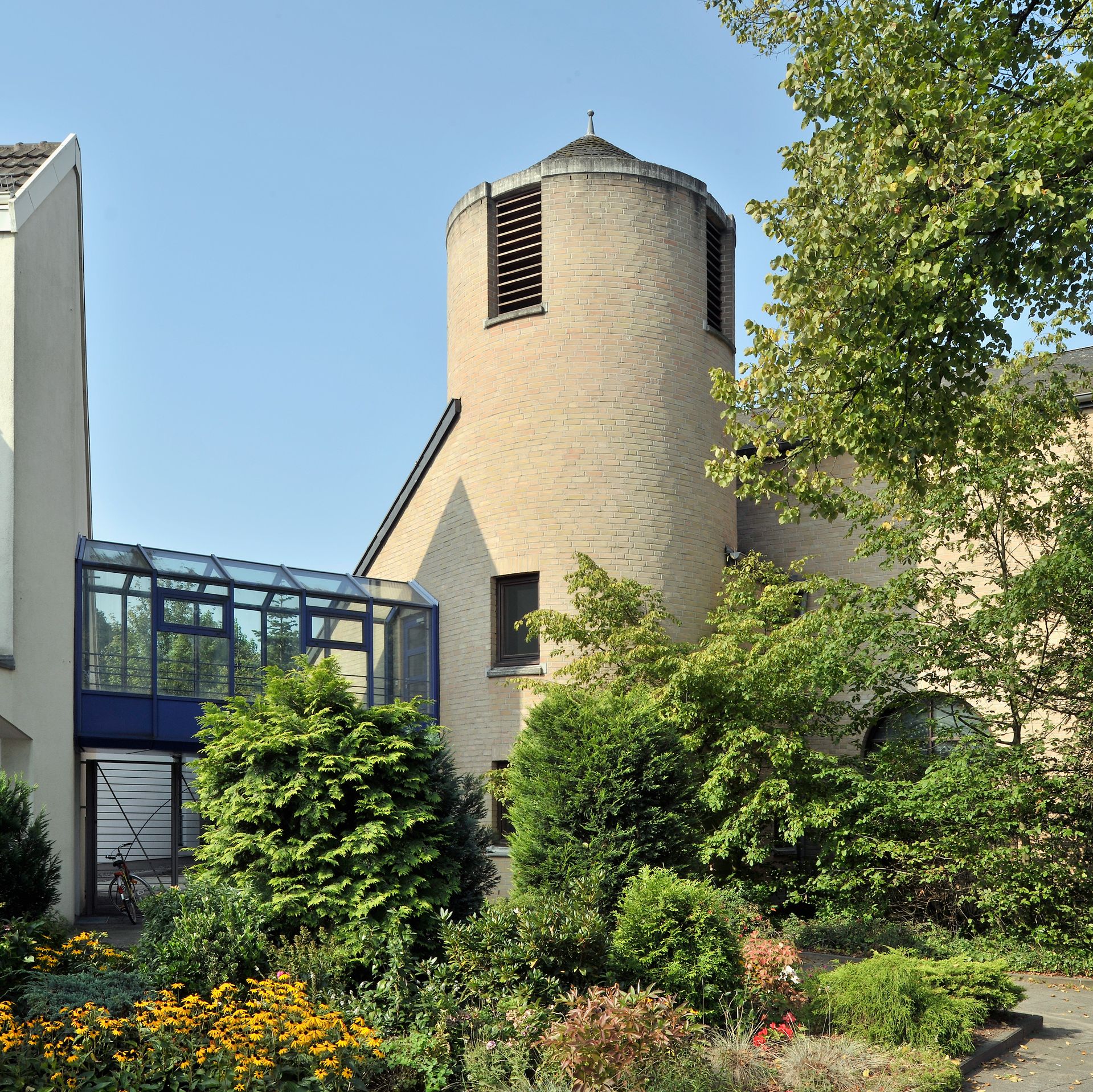 Jonakirche Düsseldorf Lohausen